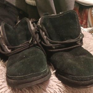 Selling use uggs but they still look brand new